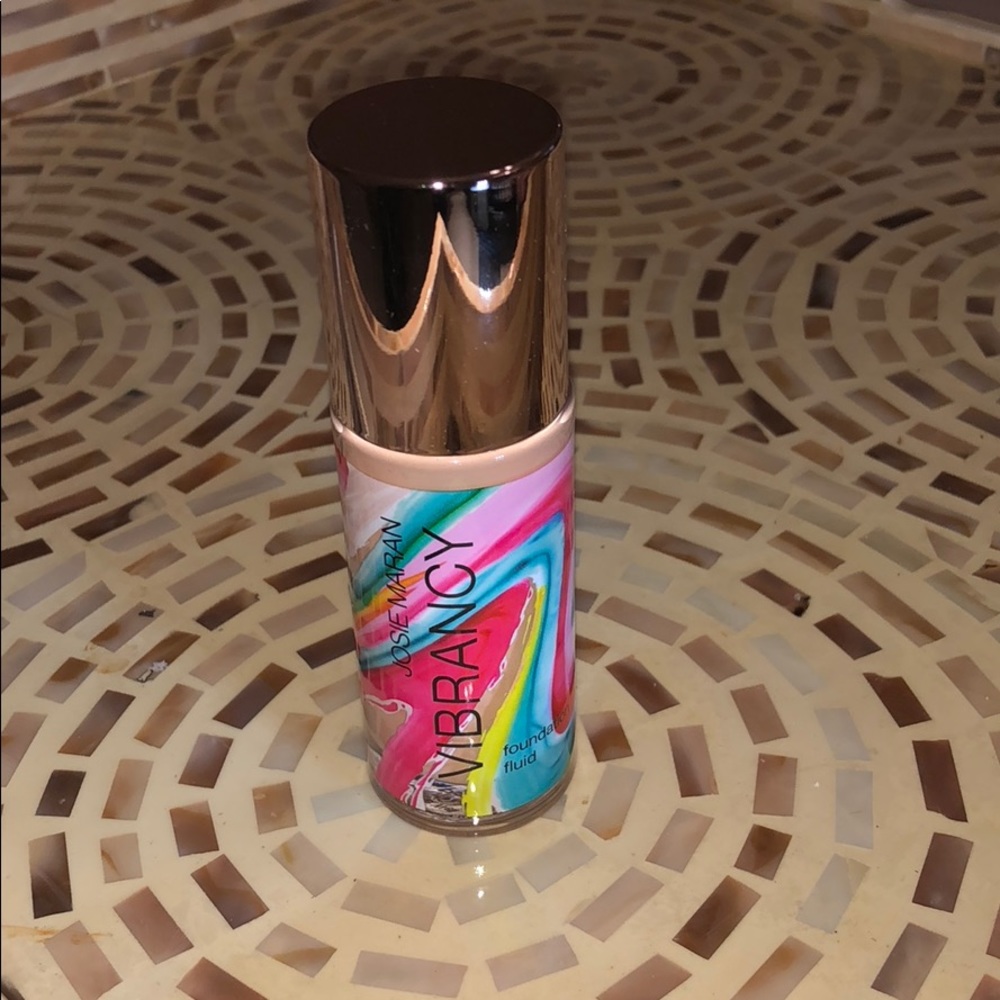 Josie Maran Argan Vibrancy Foundation